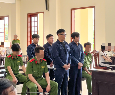 Xét xử nhóm bị cáo bán nhiều cô gái Cần Thơ với giá rẻ bèo - Ảnh 1.