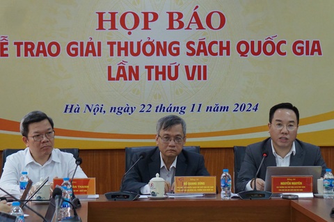 104 tuổi, nhà nghiên cứu Nguyễn Đình Tư được trao Giải thưởng Sách quốc gia lần thứ hai - Ảnh 2. 104 tuổi, nhà nghiên cứu Nguyễn Đình Tư được trao Giải thưởng Sách quốc gia lần thứ hai - Ảnh 2.