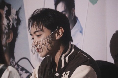 Fan meeting nghệ sĩ: cháy vé, sập web và những 'dịch vụ' muôn màu muôn vẻ - Ảnh 5. Nghệ sĩ họp fan: cháy vé, sập web và những 'dịch vụ' muôn màu muôn vẻ - Ảnh 4.