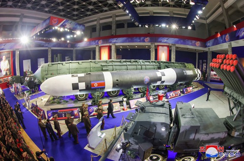 Ông Kim Jong Un cáo buộc Mỹ đẩy bán đảo Triều Tiên đến bờ vực chiến tranh hạt nhân - Ảnh 2. Ông Kim Jong Un cáo buộc Mỹ đẩy bán đảo Triều Tiên đến bờ vực chiến tranh hạt nhân - Ảnh 2.