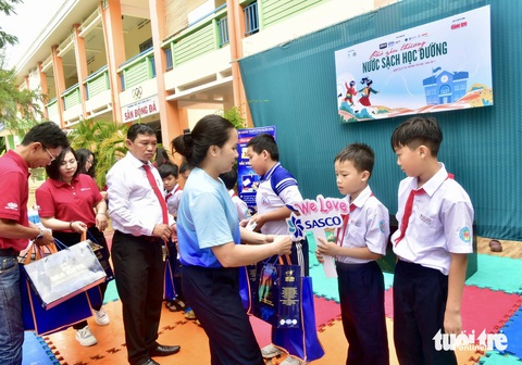 700 tô phở nấu xuyên đêm phục vụ học sinh Khánh Hòa - Ảnh 5. 1.000 tô phở nấu xuyên đêm phục vụ học sinh Khánh Hòa - Ảnh 7.