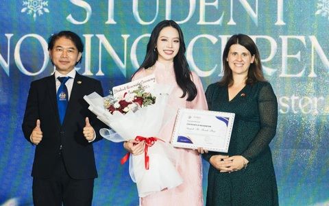 Thanh Thủy được vinh danh; Ý Nhi tiếp tục gây tranh cãi; Lương Triều Vỹ làm tiến sĩ ở tuổi 62 - Ảnh 2. Ý Nhi tiếp tục gây tranh cãi; Lương Triều Vỹ làm tiến sĩ ở tuổi 62; Ariana Grande sẽ đoạt Oscar - Ảnh 2.