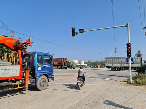 Quảng Ngãi chi 350 tỉ đồng 'thay áo' hạ tầng giao thông Khu kinh tế Dung Quất - Ảnh 5.
