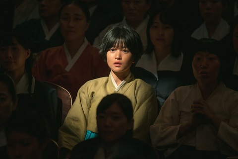 Jeongnyeon: The star is born bị chỉ trích phá hủy bản gốc, loại bỏ yếu tố nữ quyền và LGBT - Ảnh 4. Jeongnyeon: The star is born bị chỉ trích phá hủy bản gốc, loại bỏ yếu tố nữ quyền và LGBT - Ảnh 4.
