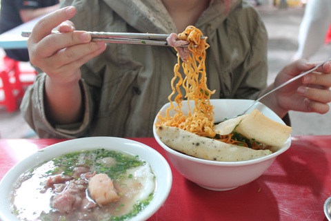 'Bún chửi' cô Huyền: Nghe chửi cũng vui mà - Ảnh 1. 'Bún chửi' cô Huyền: Nghe chửi cũng vui mà - Ảnh 1.