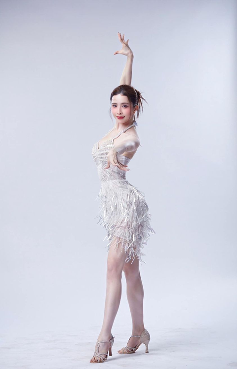 Tập 1 'Bước nhảy hoàn vũ': Lê Hoàng Phương - Phạm Lịch gây bất ngờ - Ảnh 3. Tập 1 'Bước nhảy hoàn vũ': Lê Hoàng Phương - Phạm Lịch gây bất ngờ - Ảnh 3.
