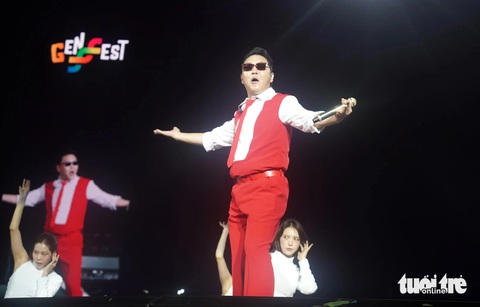 tlinh 'rủ rê' cả Rap Việt, PSY diễn siêu hit Gangnam Style trên sân khấu GENfest - Ảnh 1. tlinh 'rủ rê' cả Rap Việt, PSY diễn siêu hit Gangnam Style trên sân khấu GENfest - Ảnh 1.