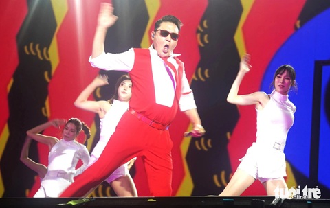 tlinh 'rủ rê' cả Rap Việt, PSY diễn siêu hit Gangnam Style trên sân khấu GENfest - Ảnh 9. tlinh 'rủ rê' cả Rap Việt, PSY diễn siêu hit Gangnam Style trên sân khấu GENfest - Ảnh 9.