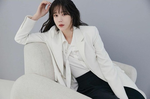Lee Ji Ah - ‘tình cũ’ Jung Woo Sung gây sốc với visual chuẩn nữ idol - Ảnh 4.