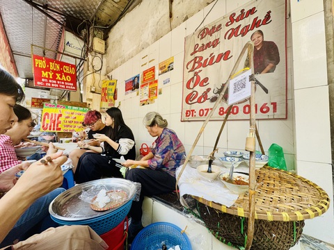 Có một người Sài Gòn cũng ghiền bún ốc nguội Hà Nội - Ảnh 3. Có một người Sài Gòn cũng ghiền bún ốc nguội Hà Nội - Ảnh 3.