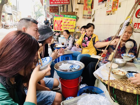 Có một người Sài Gòn cũng ghiền bún ốc nguội Hà Nội - Ảnh 2. Có một người Sài Gòn cũng ghiền bún ốc nguội Hà Nội - Ảnh 2.