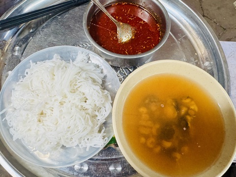 Có một người Sài Gòn cũng ghiền bún ốc nguội Hà Nội - Ảnh 6. Có một người Sài Gòn cũng ghiền bún ốc nguội Hà Nội - Ảnh 6.