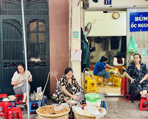 Có một người Sài Gòn cũng ghiền bún ốc nguội Hà Nội - Ảnh 4. Có một người Sài Gòn cũng ghiền bún ốc nguội Hà Nội - Ảnh 4.