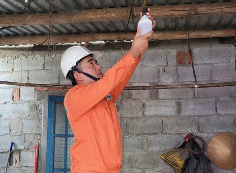 Tri ân khách hàng là điểm nhấn trong hoạt động kinh doanh của ngành điện - Ảnh 1.