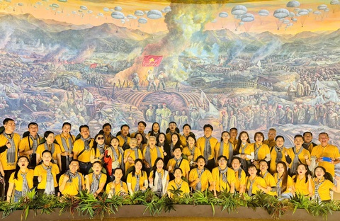 Đến Điện Biên, văn nghệ sĩ càng thêm trân trọng lịch sử, sống tích cực hơn - Ảnh 2. Đến Điện Biên, văn nghệ sĩ càng thêm trân trọng lịch sử, sống tích cực hơn - Ảnh 2.