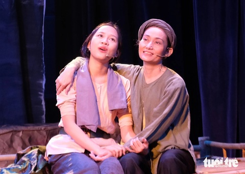 Hạnh Thúy dẫn học trò đi thi kịch nói - Ảnh 3. Hạnh Thúy dẫn học trò đi thi kịch nói - Ảnh 2.