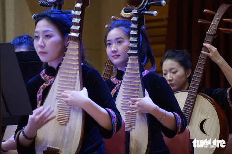 Khán giả thích thú nghe ‘Thần điêu đại hiệp’ ở Hà Nội - Ảnh 1. Khán giả thích thú nghe ‘Thần điêu đại hiệp’ ở Hà Nội - Ảnh 1.