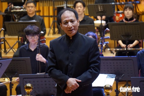 Khán giả thích thú nghe ‘Thần điêu đại hiệp’ ở Hà Nội - Ảnh 3. Khán giả thích thú nghe ‘Thần điêu đại hiệp’ ở Hà Nội - Ảnh 3.