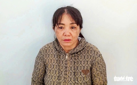 Làm mất vé số khi đi bán, bé gái bị ‘mẹ nuôi’ tạt nước sôi gây bỏng nặng - Ảnh 1. Làm mất vé số khi đi bán, bé gái bị ‘mẹ nuôi’ tạt nước sôi gây bỏng nặng - Ảnh 2.