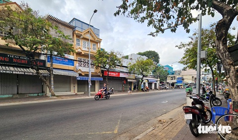 Thêm hàng chục người dân Vũng Tàu nhập viện vì ngộ độc nghi do ăn bánh mì - Ảnh 3.