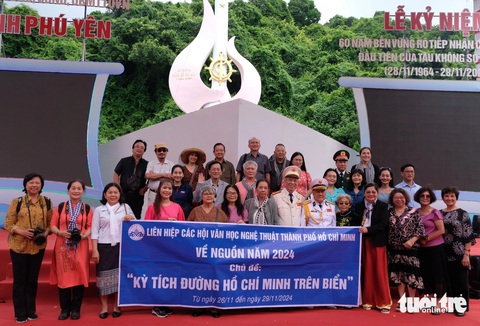 Văn nghệ sĩ TP.HCM xúc động với ký ức những chuyến tàu không số tại Vũng Rô - Ảnh 1. Văn nghệ sĩ TP.HCM xúc động với ký ức những chuyến tàu không số tại Vũng Rô - Ảnh 1.