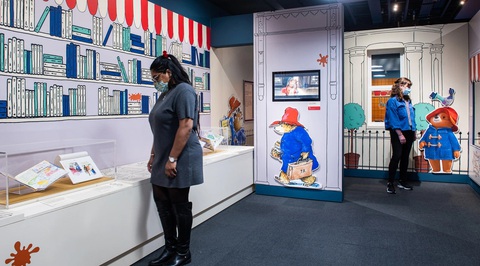 Gấu Paddington sắp đến hạ cánh Việt dịp Tết, là biểu tượng văn hóa tỉ đô của nước Anh - Ảnh 3. Gấu Paddington sắp đến hạ cánh Việt dịp Tết, là biểu tượng văn hóa tỉ đô của nước Anh - Ảnh 3.