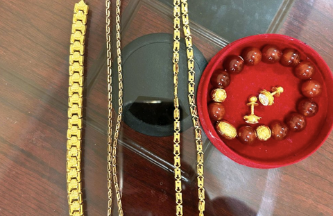 Ngăn chặn kịp thời bà cụ mang vàng đi bán chuyển tiền cho kẻ lừa đảo - Ảnh 2.