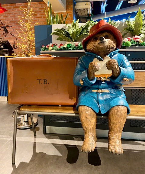 Gấu Paddington sắp đến hạ cánh Việt dịp Tết, là biểu tượng văn hóa tỉ đô của nước Anh - Ảnh 4. Gấu Paddington sẽ hạ cánh rạp Việt dịp Tết, là biểu tượng văn hóa tỉ đô của nước Anh - Ảnh 4.