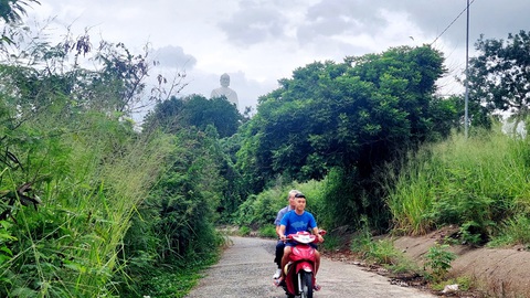 Giải tỏa dân rồi bỏ hoang tàn khu đồi tượng Phật trắng nổi tiếng ở Nha Trang - Ảnh 5.