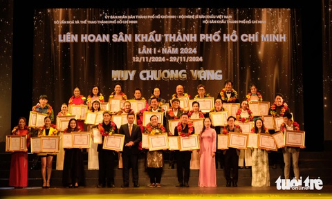 Thành Lộc, Ái Như, Việt Hương, Minh Nhí, Quốc Thảo… đoạt huy chương vàng Liên hoan Sân khấu TP.HCM - Ảnh 1. Thành Lộc, Ái Như, Việt Hương, Minh Nhí, Quốc Thảo… đoạt huy chương vàng Liên hoan Sân khấu TP.HCM - Ảnh 1.