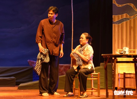 Thành Lộc, Ái Như, Việt Hương, Minh Nhí, Quốc Thảo… đoạt huy chương vàng Liên hoan Sân khấu TP.HCM - Ảnh 4. Thành Lộc, Ái Như, Việt Hương, Minh Nhí, Quốc Thảo… đoạt huy chương vàng Liên hoan Sân khấu TP.HCM - Ảnh 3.