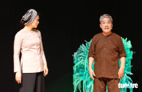 Thành Lộc, Ái Như, Việt Hương, Minh Nhí, Quốc Thảo… đoạt huy chương vàng Liên hoan Sân khấu TP.HCM - Ảnh 5. Thành Lộc, Ái Như, Việt Hương, Minh Nhí, Quốc Thảo… đoạt huy chương vàng Liên hoan Sân khấu TP.HCM - Ảnh 4.