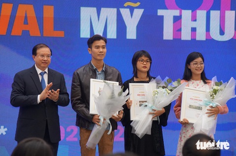 Những vẻ đẹp mới và những khắc khoải mới của người Việt - Ảnh 2. Những vẻ đẹp mới và những khắc khoải mới của người Việt - Ảnh 2.