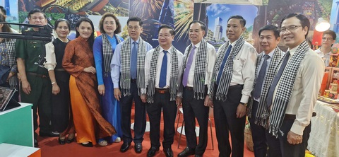 Khai mạc Tuần lễ du lịch - thương mại TP.HCM và Đồng bằng sông Cửu Long tại Cần Thơ - Ảnh 2.