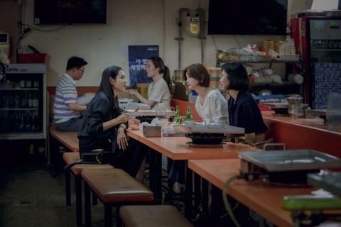Phim Hàn Quốc bị chỉ trích vì cổ xúy cho giới trẻ uống rượu, nhậu nhẹt - Ảnh 7. Phim Hàn Quốc bị chỉ trích vì cổ xúy cho giới trẻ uống rượu - Ảnh 7.