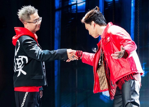Rap Việt: Tranh cãi nón vàng B ray dành cho Tiêu Minh Phụng - Ảnh 6. Rap Việt: Tranh cãi nón vàng B ray dành cho Tiêu Minh Phụng - Ảnh 5.