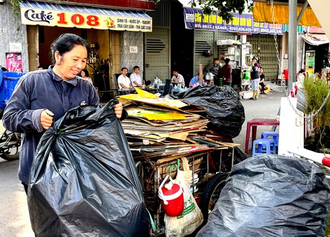 Xóm đường tàu dễ thương giữa lòng TP. HCM - Ảnh 7. Nhịp sống bình dị ở xóm đường tàu giữa lòng TP.HCM - Ảnh 8.