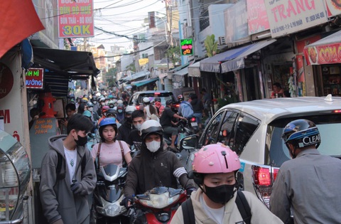 Xóm đường tàu dễ thương giữa lòng TP. HCM - Ảnh 9. Nhịp sống bình dị ở xóm đường tàu giữa lòng TP.HCM - Ảnh 10.