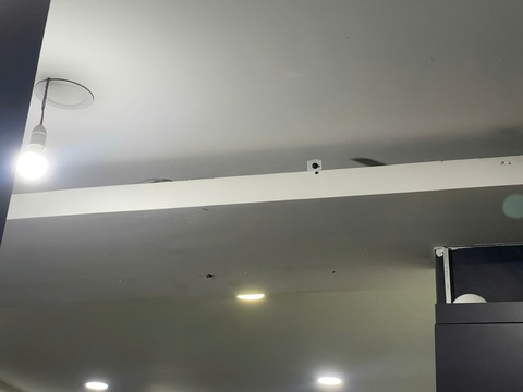 'Tá hoả' vì phòng gym lắp camera trong nhà vệ sinh nữ - Ảnh 1. Khách hàng bất an vì phòng gym lắp camera trong khu thay đồ nữ - Ảnh 1.