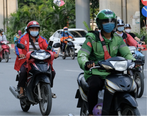 Hà Nối tính cấp thẻ hành nghề cho người lái xe ôm, xe chở hàng hóa - Ảnh 1.