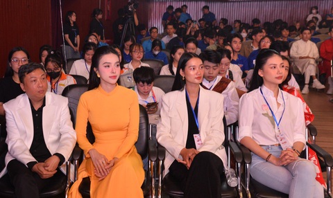 Bùi Quỳnh Hoa, Hạnh Nguyên là đại sứ thân thiện trong cộng đồng nhiễm HIV/AIDS - Ảnh 2. Bùi Quỳnh Hoa, Hạnh Nguyên mãi là đại sứ thân thiện trong lòng người sống chung với HIV/AIDS - Ảnh 2.