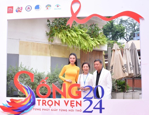 Bùi Quỳnh Hoa, Hạnh Nguyên là đại sứ thân thiện trong cộng đồng nhiễm HIV/AIDS - Ảnh 1. Bùi Quỳnh Hoa, Hạnh Nguyên là đại sứ thân thiện trong cộng đồng nhiễm HIV/AIDS - Ảnh 1.
