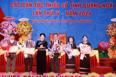 Các dân tộc thiểu số tỉnh Quảng Ngãi đoàn kết, chung sức hướng đến tương lai - Ảnh 4.