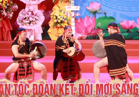 Các dân tộc thiểu số tỉnh Quảng Ngãi đoàn kết, chung sức hướng đến tương lai - Ảnh 2.