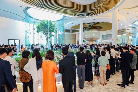 Trao sổ hồng nhà phố thương mại tại The Global City - Ảnh 3.
