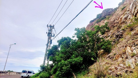 Xử lý 'xà quần', nguy cơ đá cả tấn lăn xuống đường ở Nha Trang vẫn còn nguyên - Ảnh 5.