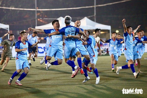 Những khoảnh khắc bùng nổ ở ngày kết Giải Bóng đá công nhân, viên chức Việt Nam 2024 - Ảnh 8. Khoảnh khắc bùng nổ của Giải bóng đá công nhân, viên chức Việt Nam 2024 - Ảnh 10.