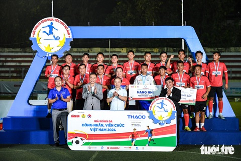 Những khoảnh khắc bùng nổ ở ngày kết Giải Bóng đá công nhân, viên chức Việt Nam 2024 - Ảnh 13. Giải bóng đá công nhân, viên chức Việt Nam 2024: Khoảnh khắc bùng nổ - Ảnh 14.