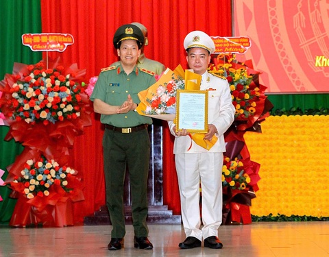Đại tá Nguyễn Hữu Phước làm giám đốc Công an tỉnh Khánh Hòa - Ảnh 1. Đại tá Nguyễn Hữu Phước làm giám đốc Công an tỉnh Khánh Hòa - Ảnh 2.