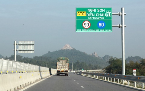 Cục Đường bộ: Tháo dỡ biển báo ghi 'Sơn Hải bảo hành 10 năm' là đúng luật - Ảnh 3.